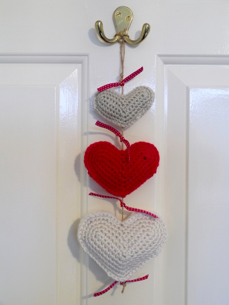 Red Heart Garland Door Hanger