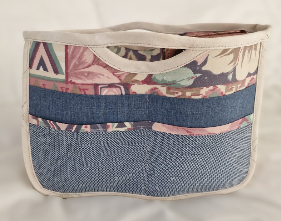 Great bag organiser  in pastel shades