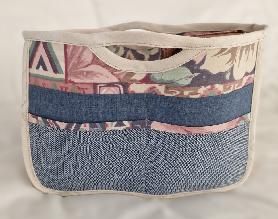 Great bag organiser  in pastel shades