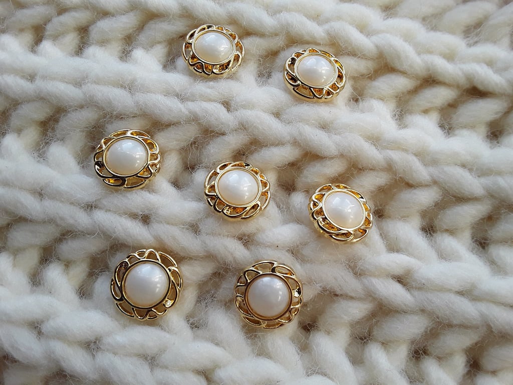 15mm 24L Gold and Pearl buttons Lightweight