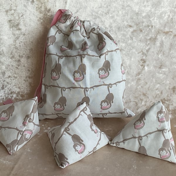 LITTLE MONKEY 3  LITTLE BEAN BAGS RICE FILLED THROWING OR JUGGLING GAME & BAG