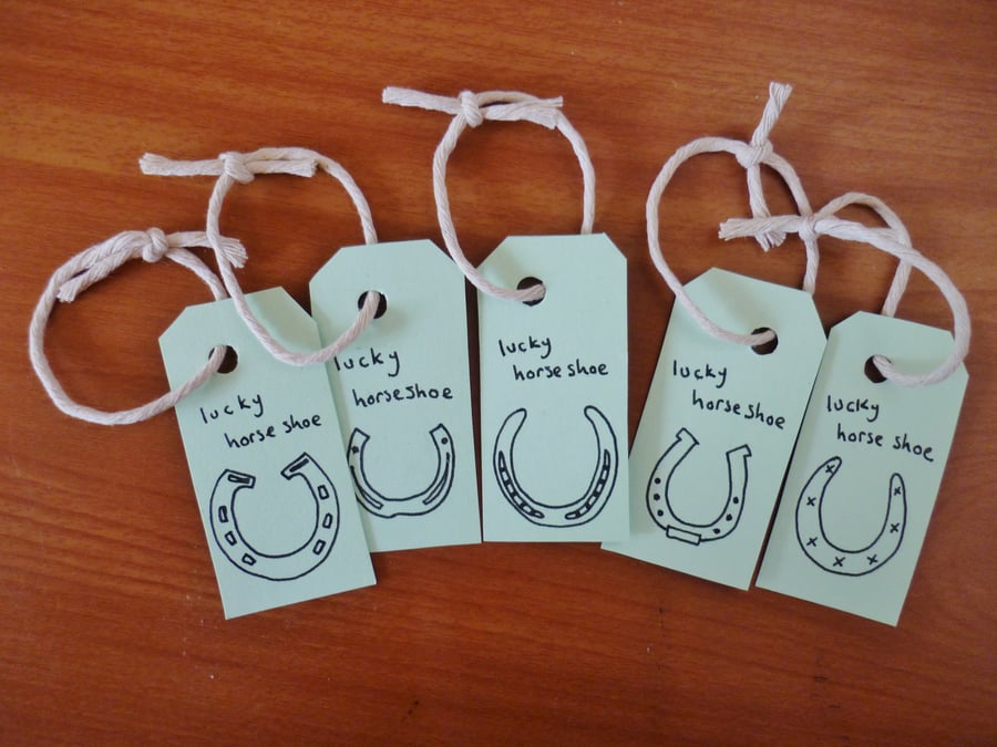 Lucky horseshoe gift tags