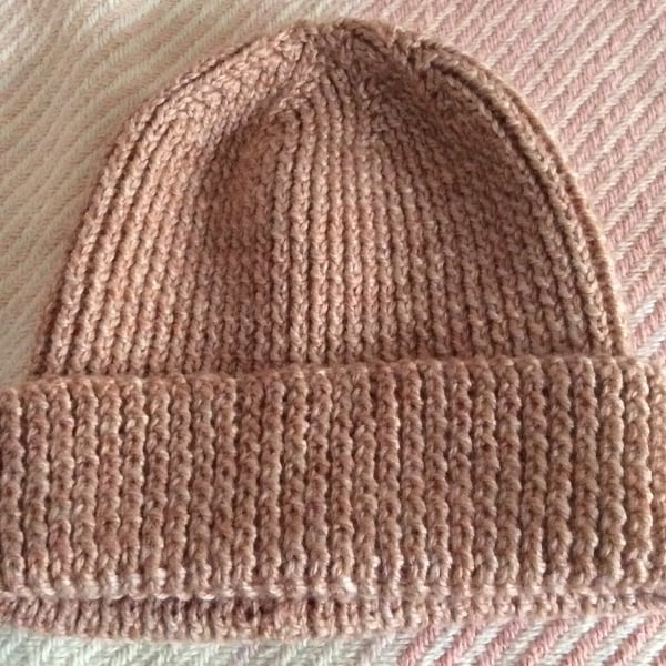 Knitted Beanie Hat in a Beige Ribbed Design Adult 