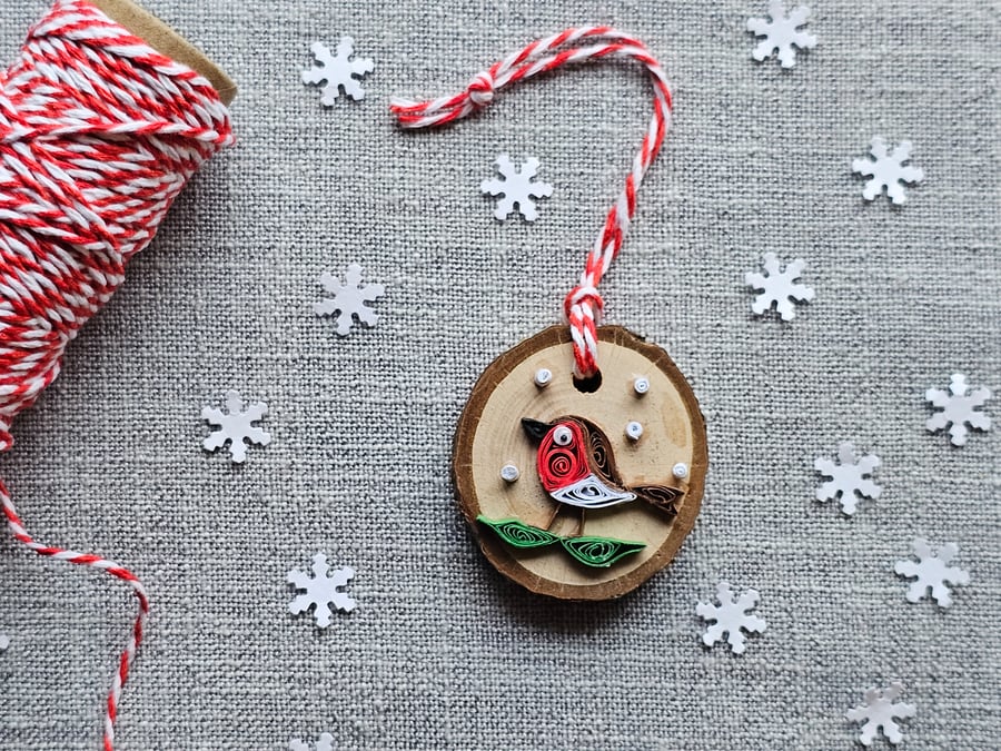 Tiny Robin Small Quilled Wood Slice Hanging Decoration