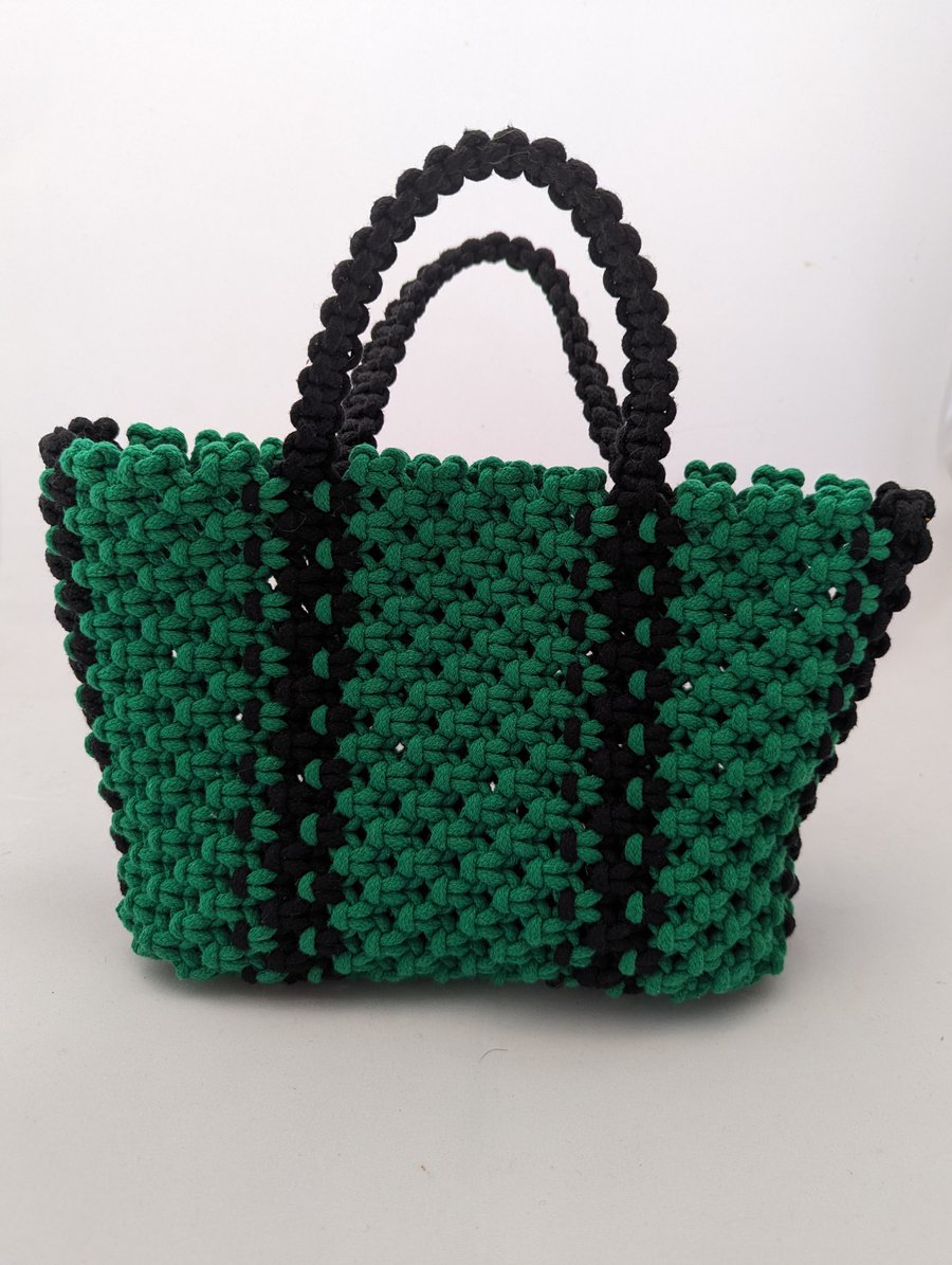 Macrame handbag (green and black)