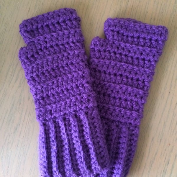 Lovely ladies crocheted fingerless gloves 