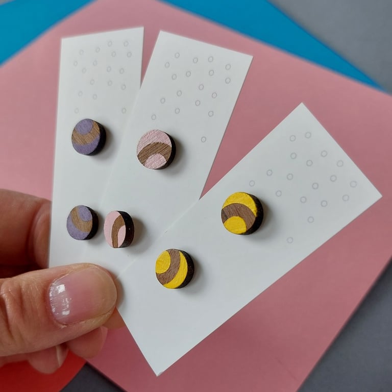 Round colourful curve wooden stud earrings