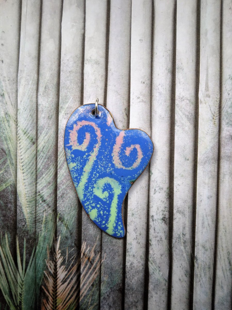 “Swirly, curvy heart” copper enamelled pendant 144