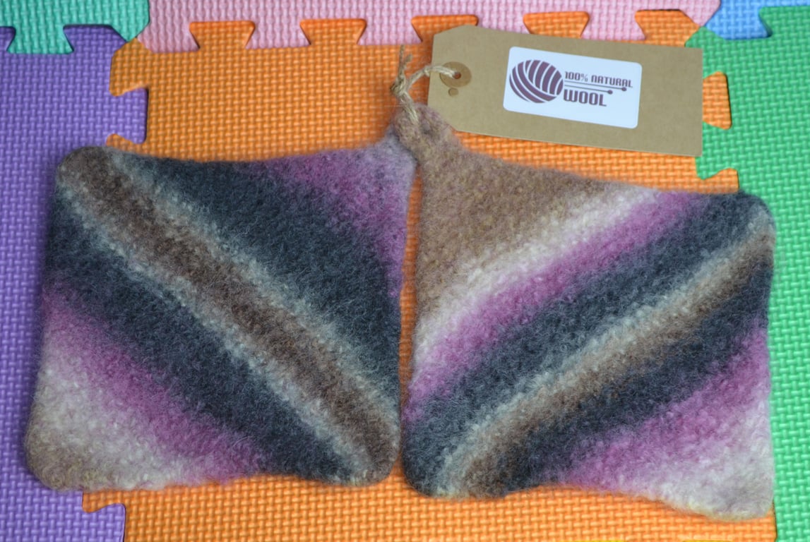 1 Pair of Handmade Pot Holders Knitted and Felted 100% Wool 15x15cm Design C