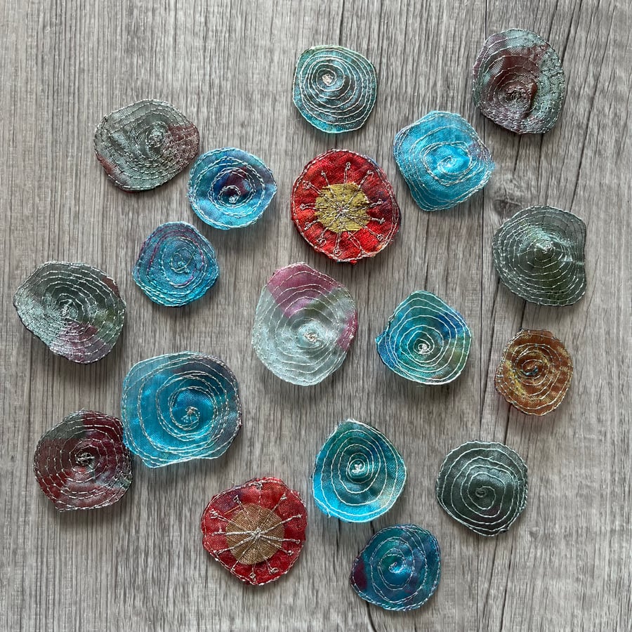 18 Free Motion Embroidery Circlular Embellishments Card Making 