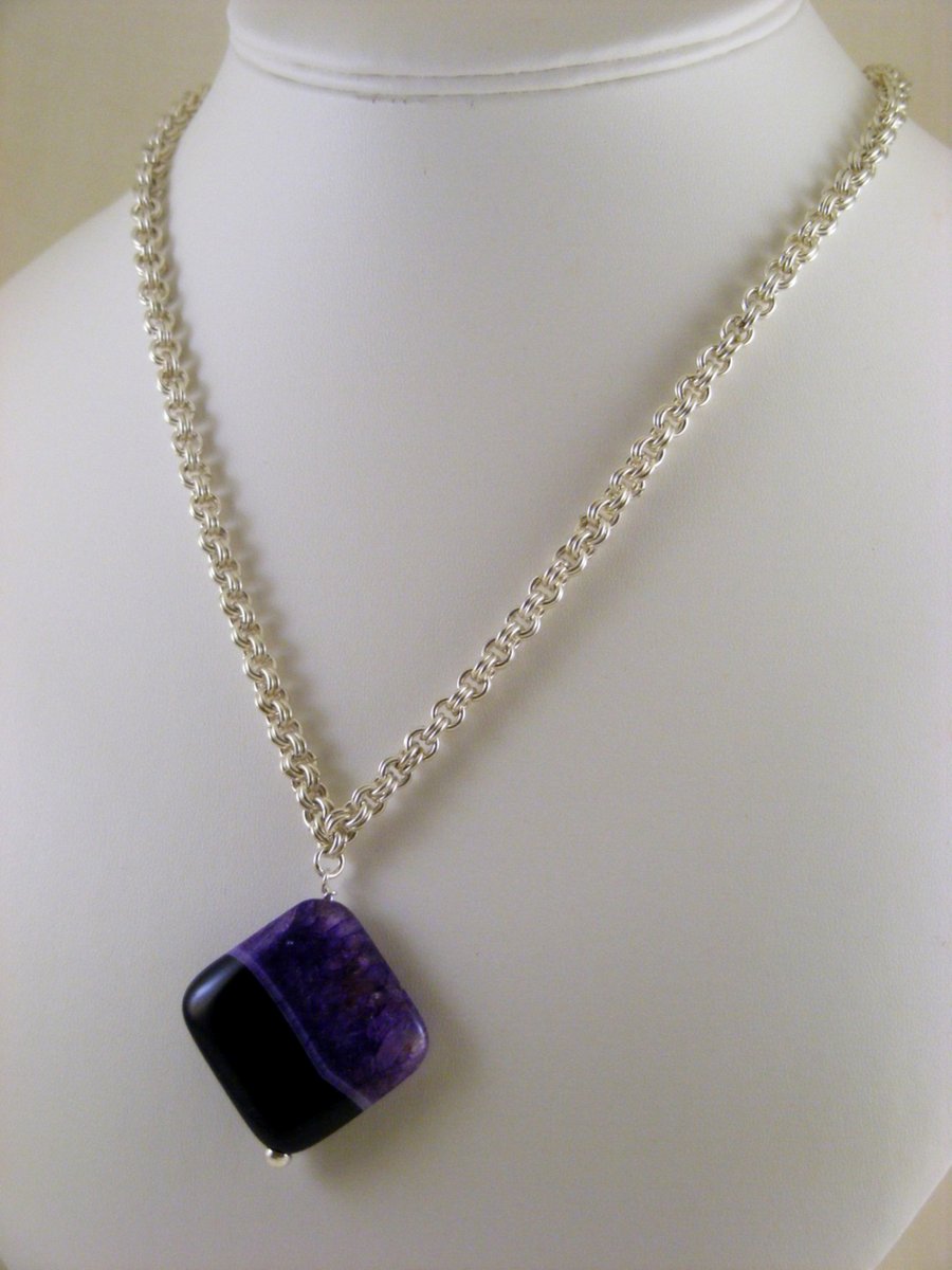 Chainmaille Agate Pendant Necklace