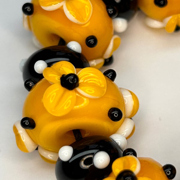 Handmade lamp work glass beads