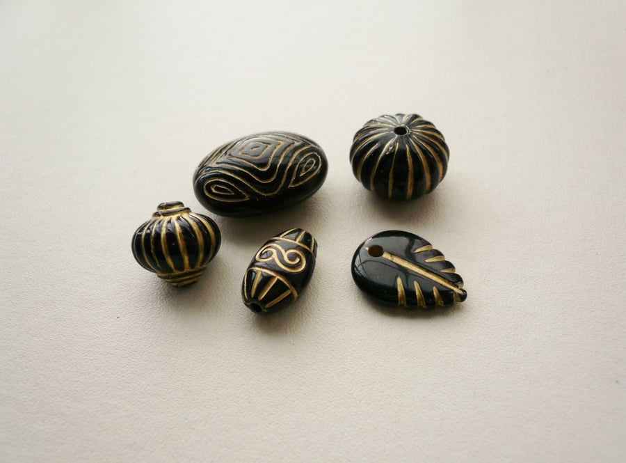 5  Assorted Black and Gold Beads