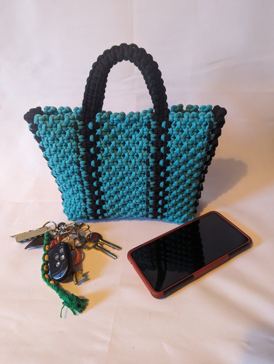 Macrame handbag (lake green and black)