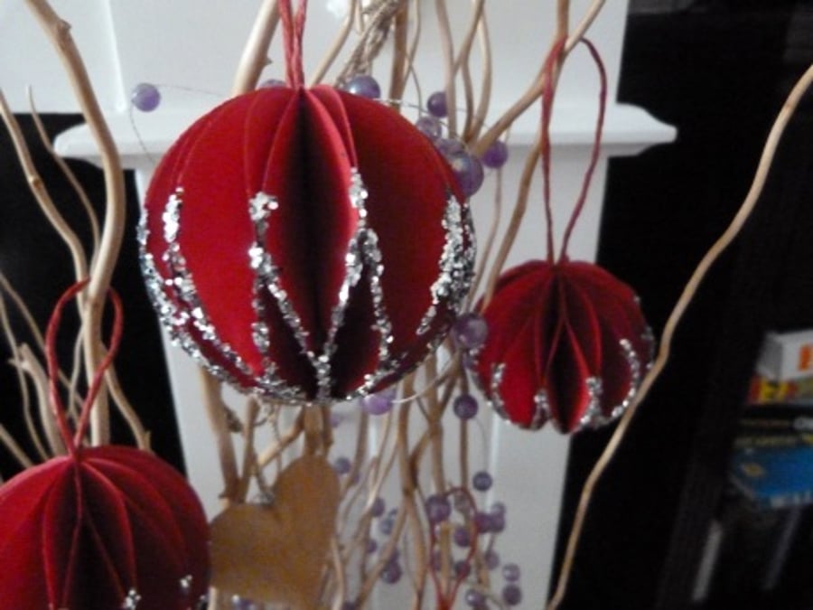 Set of 6 Red Honeycomb Baubles