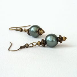 Green shell bronze earrings