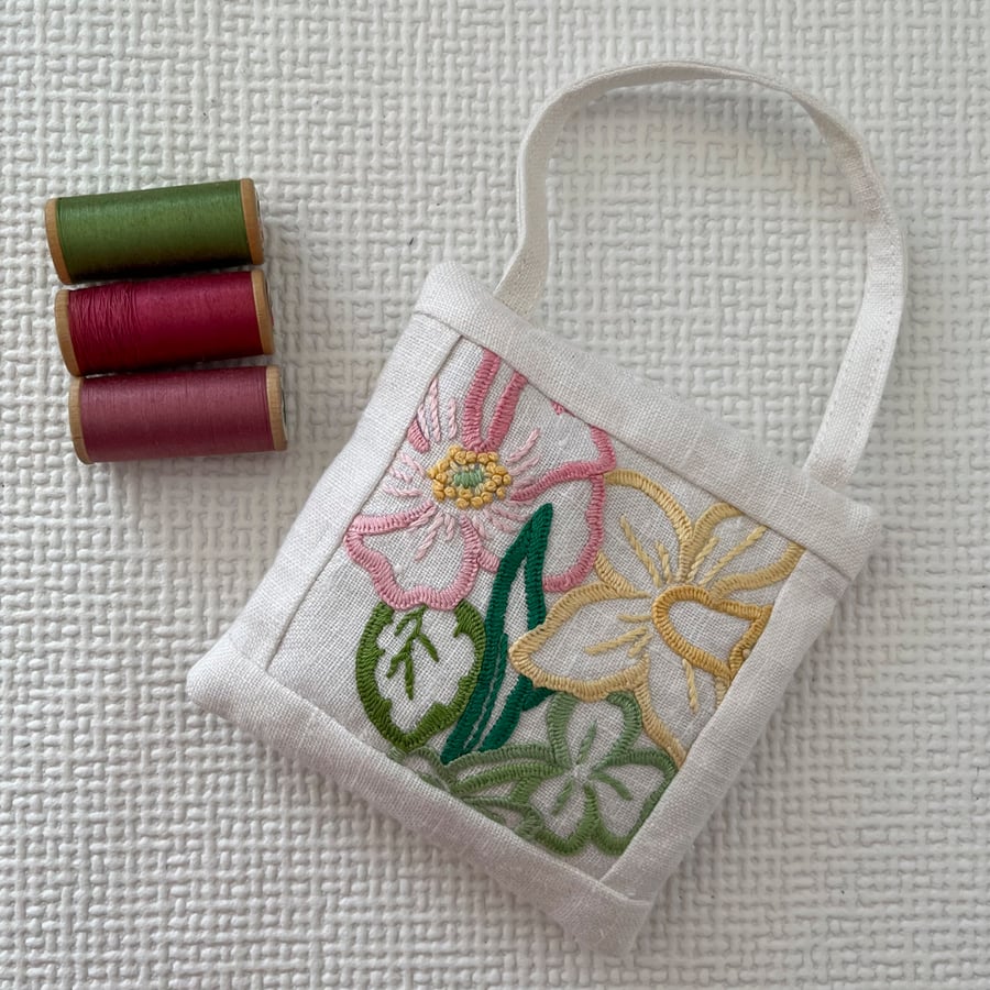 Vintage Floral Embroidered Linen Lavender Bag