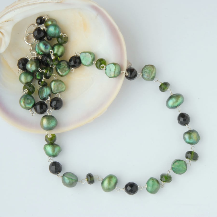 SALE - Green pearl and chrome diopside beaded necklace