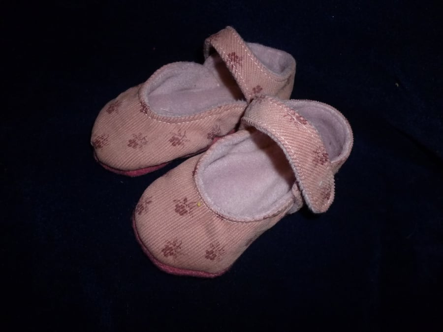 Hand made baby shoes- pink with floral motif -0-6 months