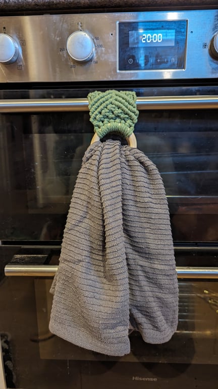 Macrame tea towel holder - green