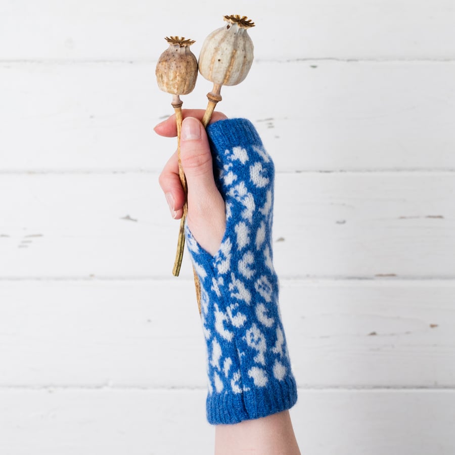 Leopard knitted wrist warmers - river blue and white