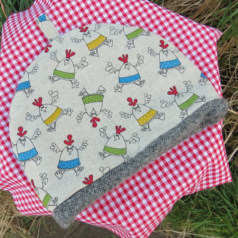 A tea cosy, size large. Made to fit a 4 - 5 cup teapot.  Chickens.