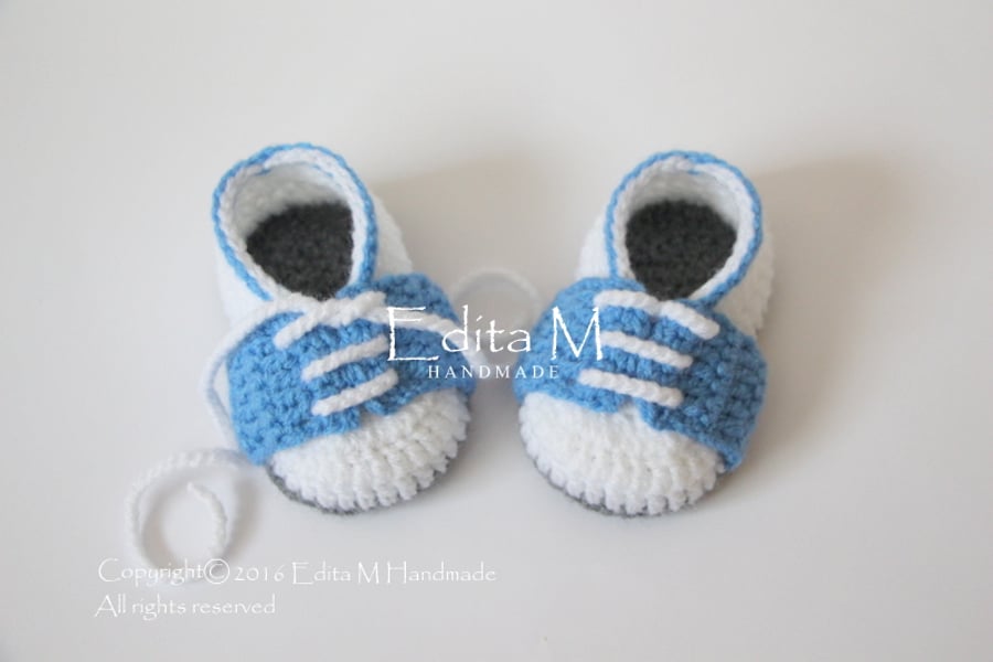 Baby booties, baby sneakers, shoes, FREE SHIPPING UK,  0-3 months, Ready to ship