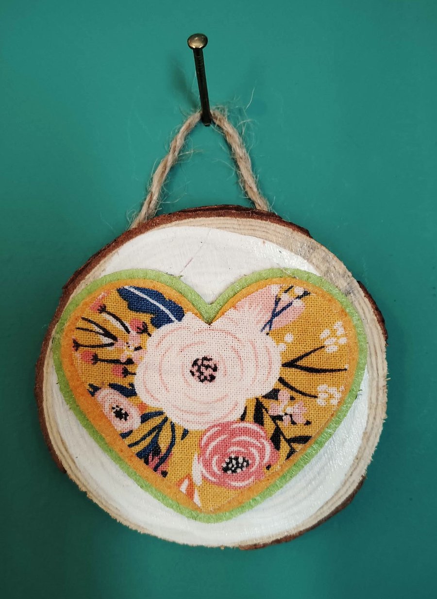 Wooden wall art heart (multi)