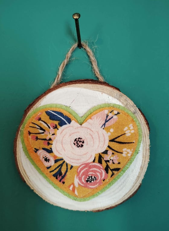 Wooden wall art heart (multi)