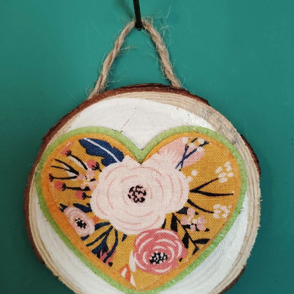 Wooden wall art heart (multi)