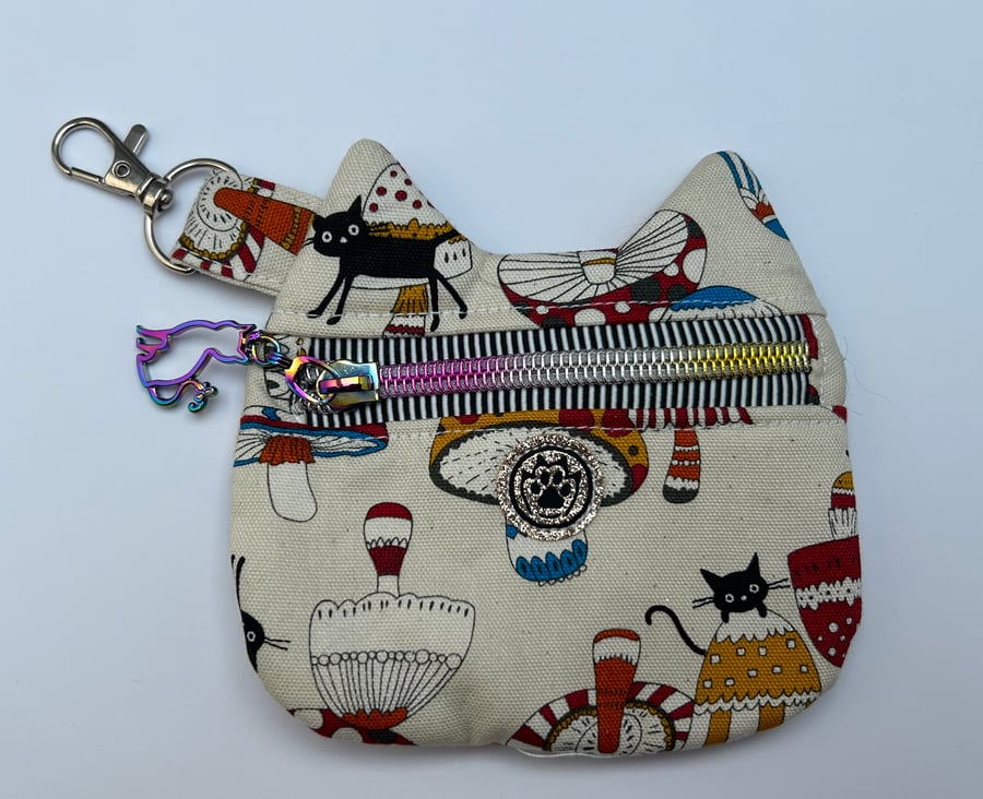 Cream cat shaped purse, coin purse, zipped purse