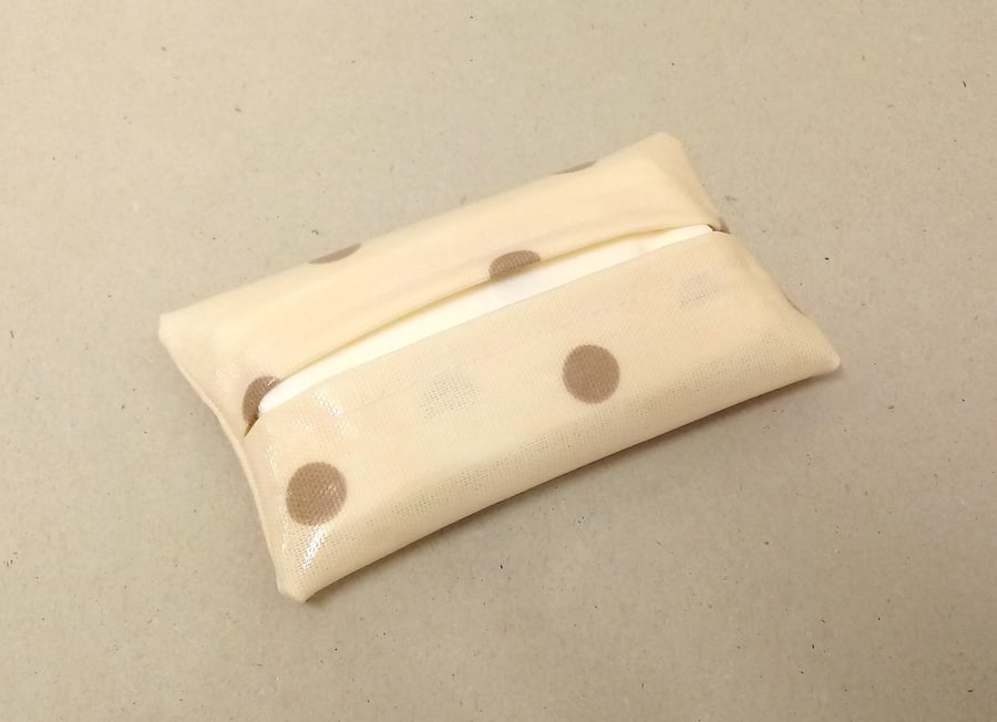 Tissue holder in cream with beige spots, tissues included, handmade tissue pouch