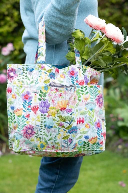 Beautiful floral design Tote Bag