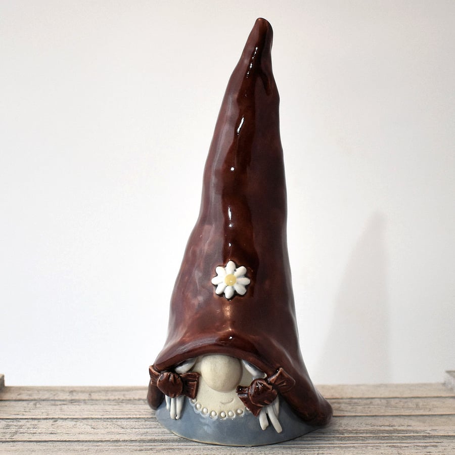 B015 Ceramic Stoneware Nisse Lady Gnome (UK postage included)