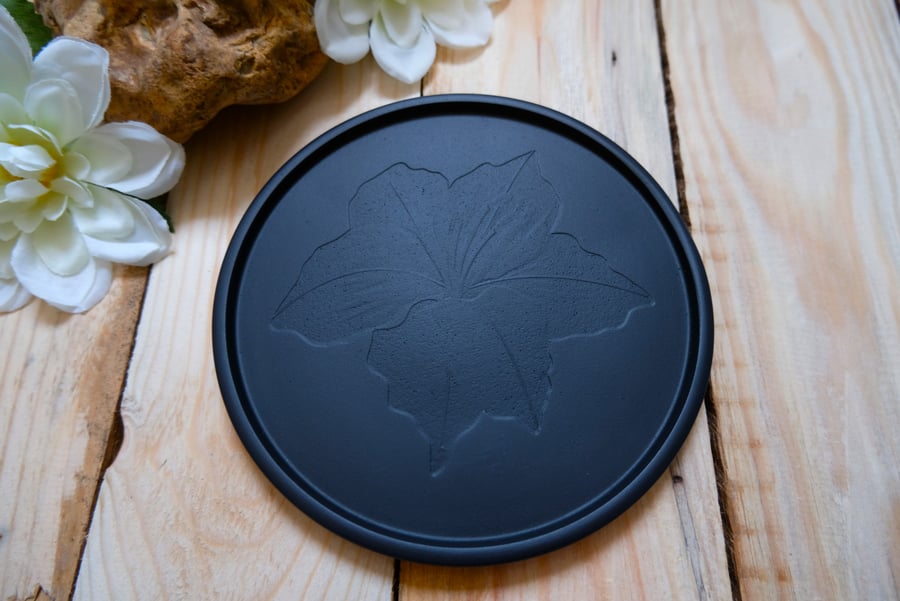 Handcrafted Flower Tray – Medium Stonecast Decorative Dish with Engraved Bloom D