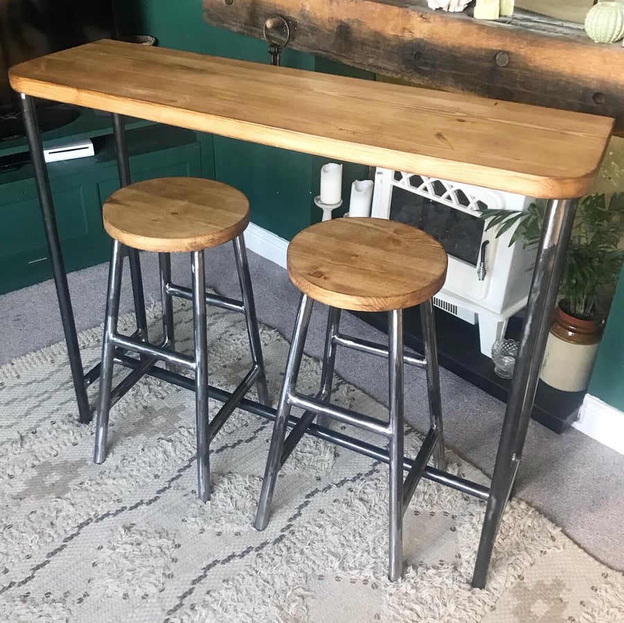 Industrial freestanding bar table with stools