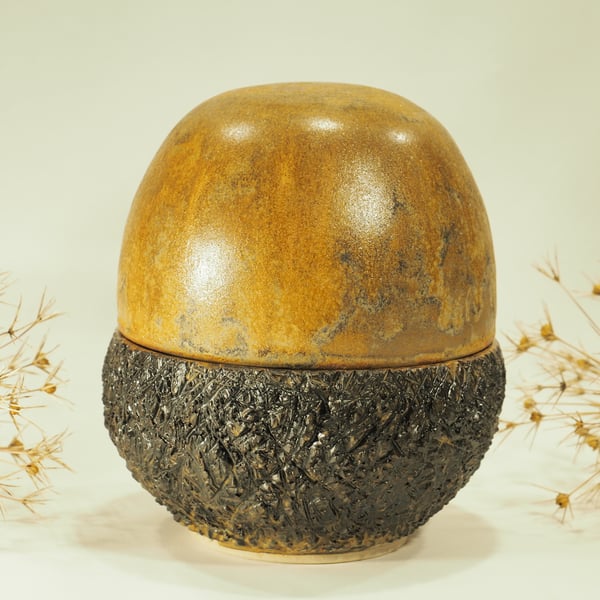 Ceramic Acorn decorative bowl with lid
