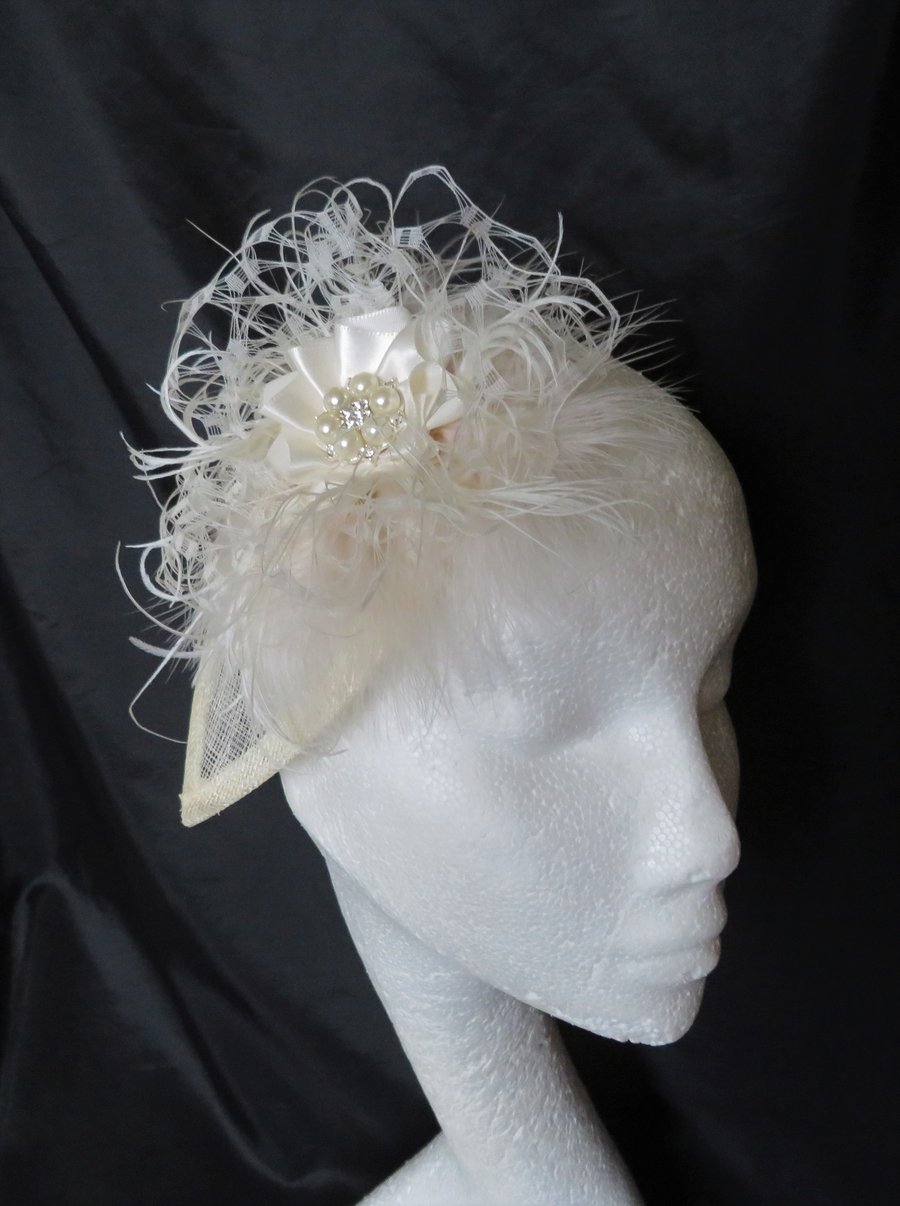 Cream Ivory Vintage Style Feather Bridal Fascinator Hat