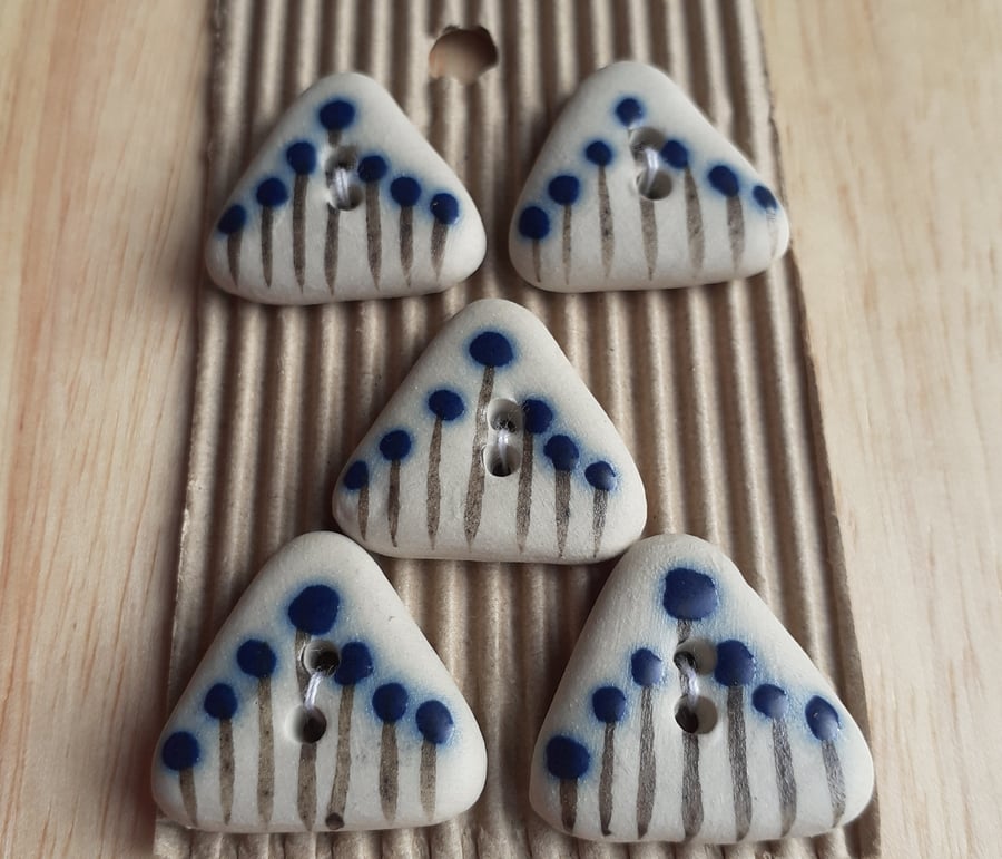 Set of 5 ceramic triangle buttons
