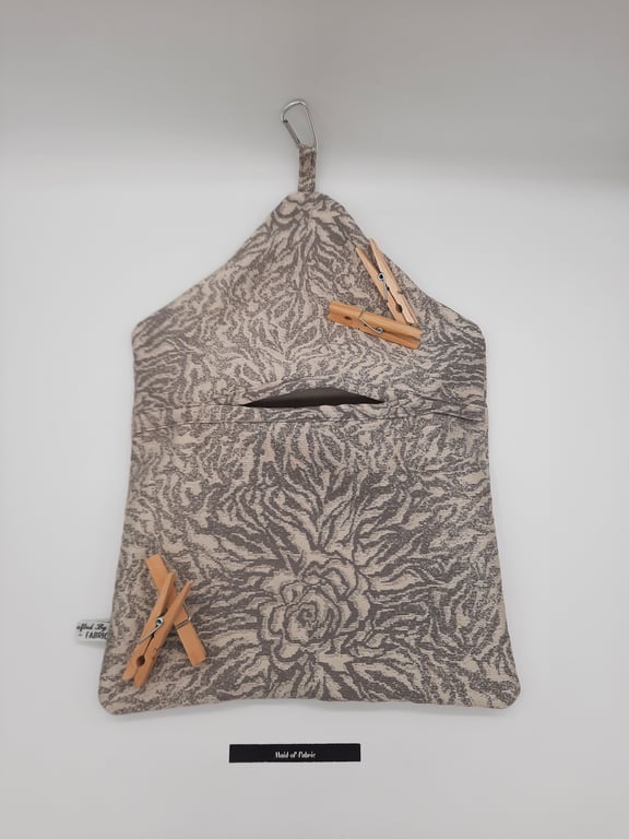 Silver and grey fleck clip on peg bag. Free uk delivery. 