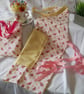 REVERSABLE CHILDS APRON WITH MATCHING CARRY BAG - Image 1