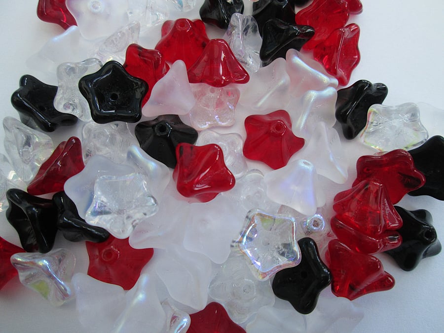 Destash 13x11 mm czech glass flower beads