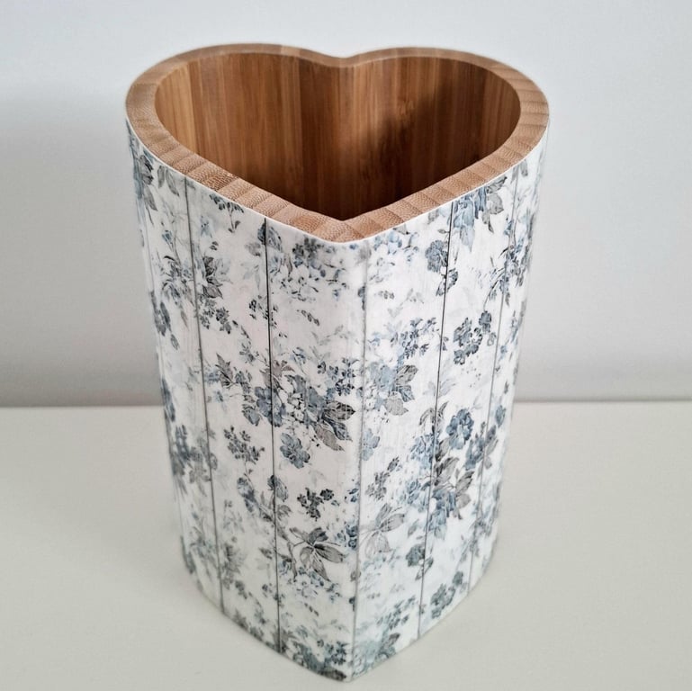 Utensil Holder Heart Shaped 18cm Tall