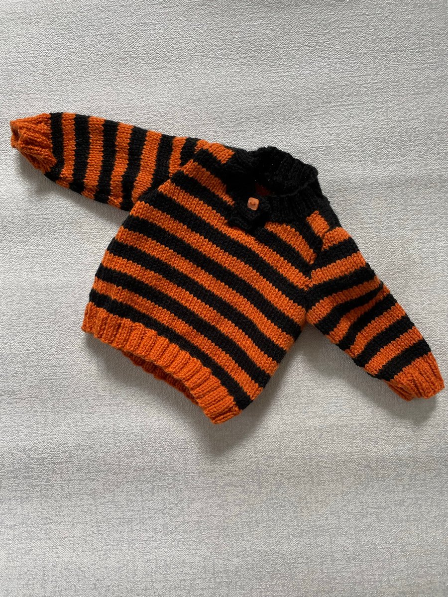 Striped jumper with neck fastening