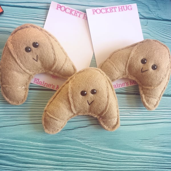 Croissant pocket hug and pocket hug card