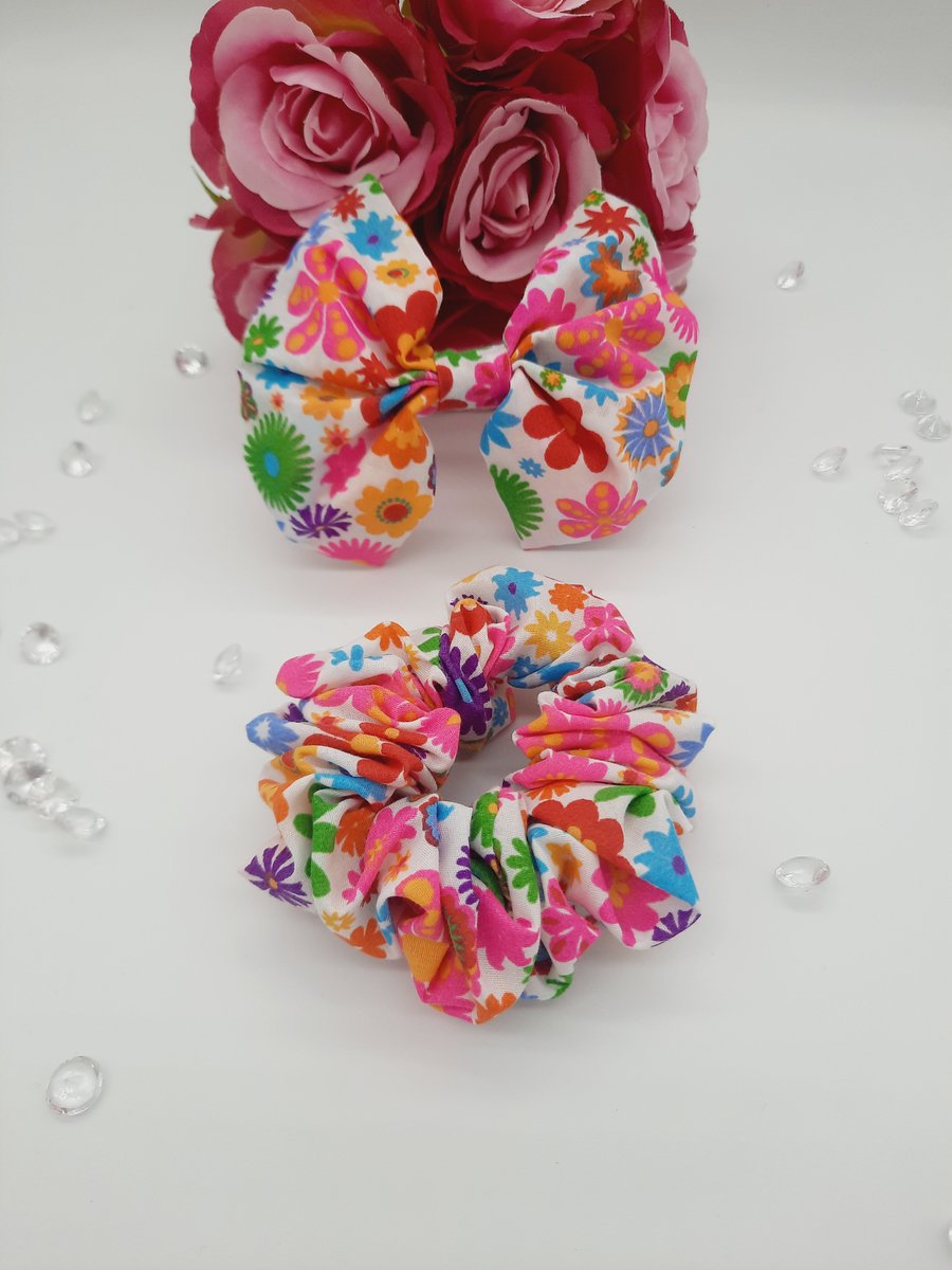 Hair bow and scrunchie set in neon flowers. 