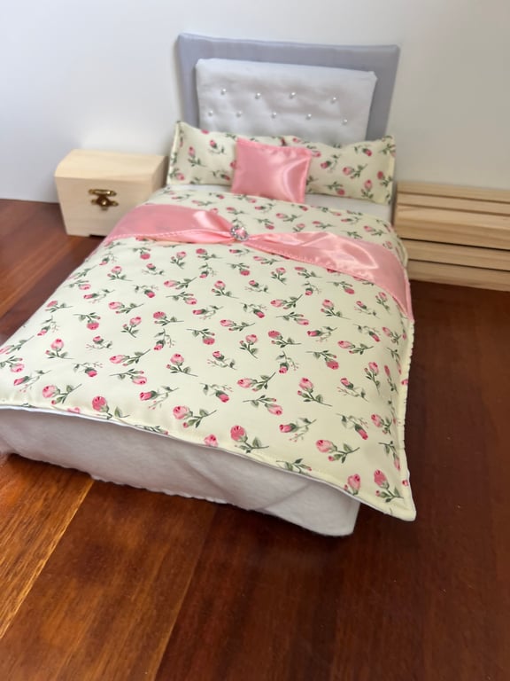 Barbie Doll Bed Bedding Set – Blanket, Pillow & Cushions – 1:6 Scale Furniture 