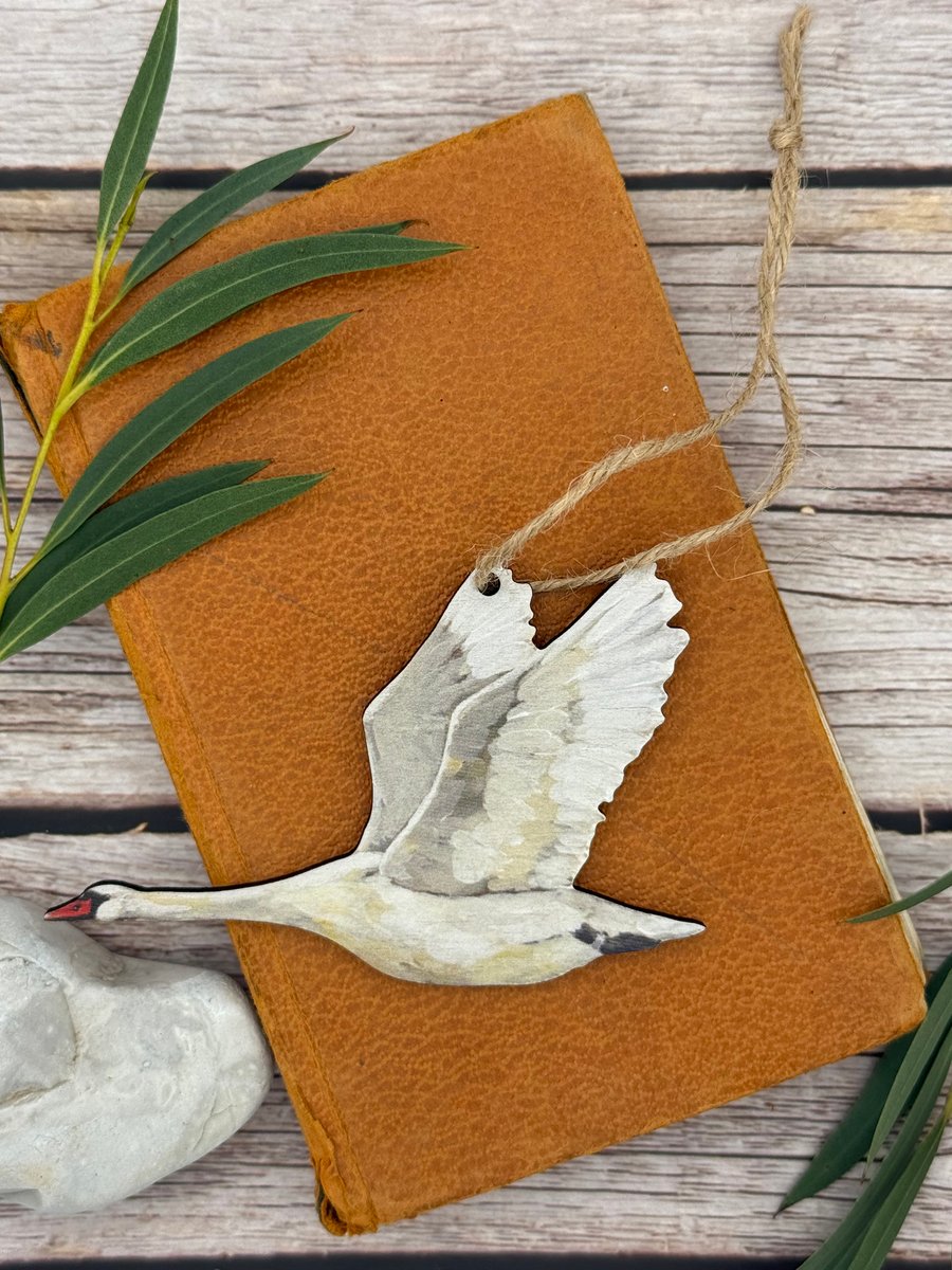 Sustainable Swan Home Decoration 