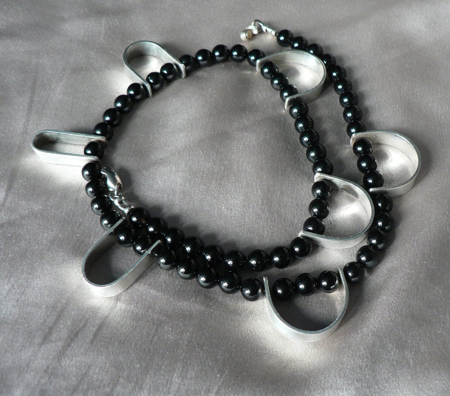 Necklace of black onyx with silver