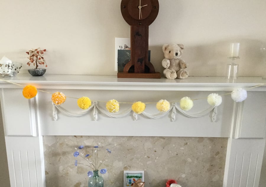 Pompom Garland in Yellow and White